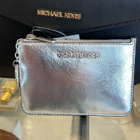 MICHAEL KORS
Jet Set Travel Small Top Zip Coin Pouch With ID
Silver 
NWT - Picture 15 of 16